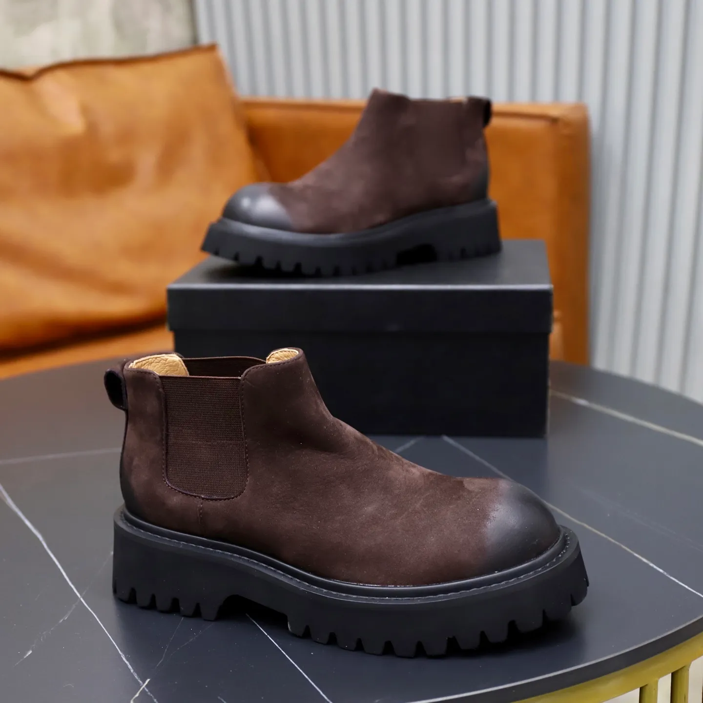 Men's shoes: 580💰🙅‍♂️🙅‍♂️🙅‍♂️ Brand: PRADA Standard code: 38-44 (45 customized) Grade: Same as the official website Material: Original high-grade high-mercerized light Comfortable and breathable pigskin lining Non-slip soft wear-resistant outsole Style category: Men's fashionable casual boots Distinguished luxury brand elements Top luxury Color: actual picture color